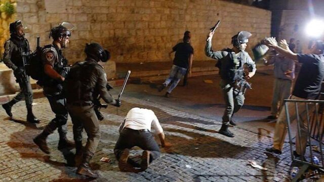 В столкновениях возле Храмовой горы в Иерусалиме пострадали десятки человек