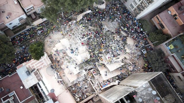 Число жертв землетрясения в Мексике превысило 220 человек