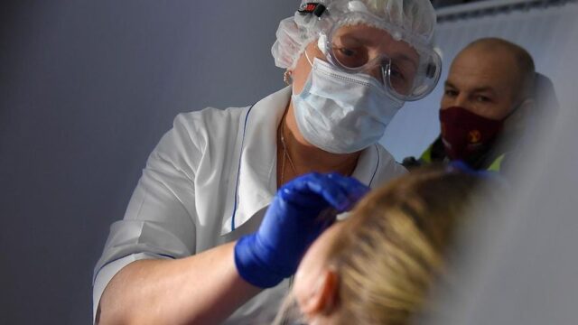 В России выявили первые два случая заражения «омикрон»-штаммом коронавируса