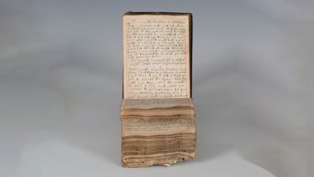 На аукционе Toovey’s продали манускрипт «мага» XVII века с инструкцией «как заставить женщину танцевать голой»