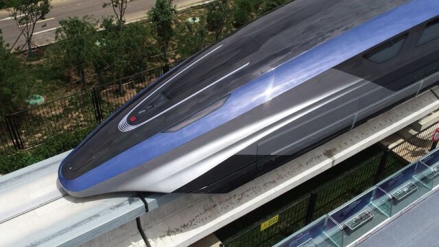 В Китае представили поезд, способный развивать скорость до 600 км/ч