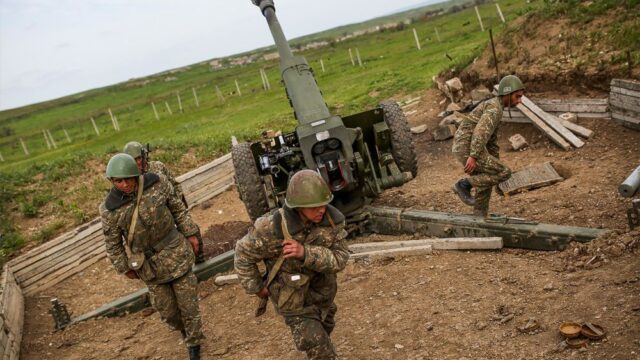 Армения и Азербайджан возобновили бои за Карабах