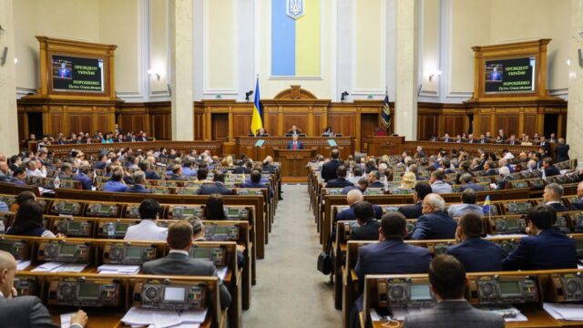 Украина на пути в ЕС и НАТО: о чем говорил Петр Порошенко в ежегодном послании парламенту