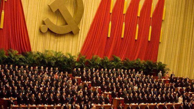NYT: США планируют запретить въезд членам Компартии Китая