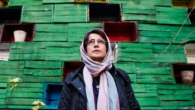 Иранскую правозащитницу, которая критиковала ношение хиджаба, приговорили к 10 годам заключения и 148 ударам плетью
