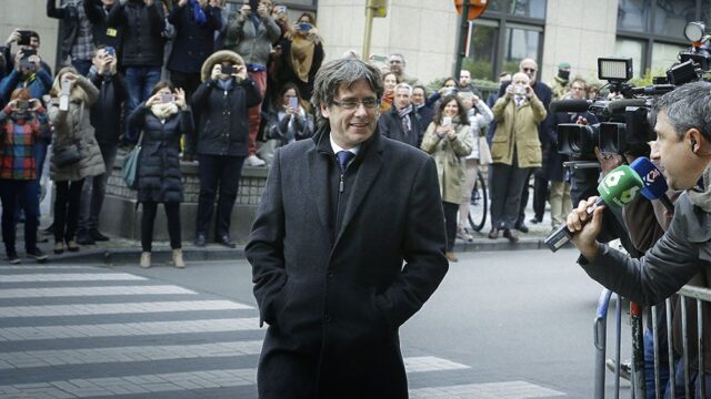 Суд в Бельгии освободил отстраненного лидера Каталонии Карлеса Пучдемона