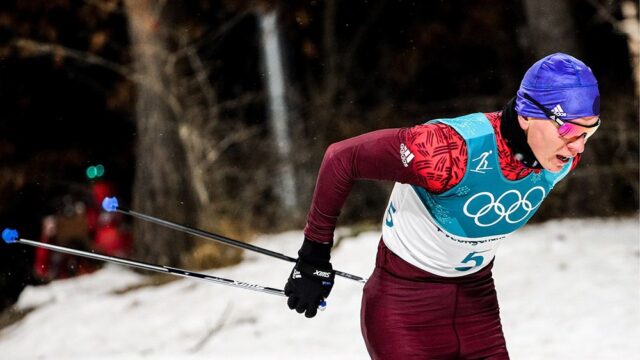 Российский лыжник Александр Большунов выиграл бронзу на Олимпиаде