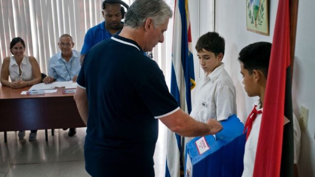 Граждане Кубы на референдуме одобрили проект новой конституции