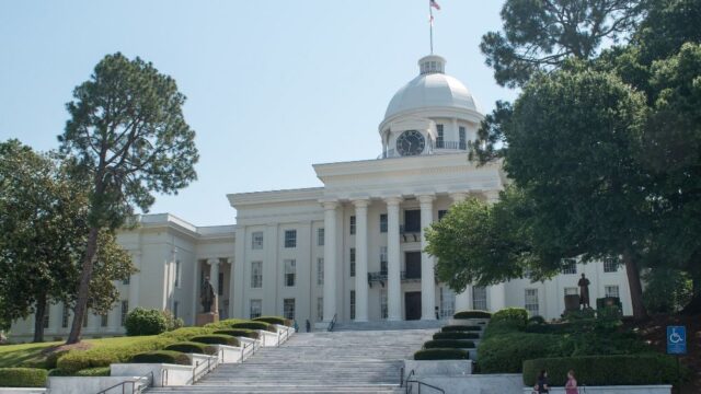 Губернатор Алабамы подписала закон о химической кастрации педофилов