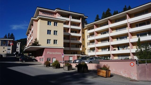 Отель в Швейцарии извинился за объявления, в которых евреев просили мыться перед бассейном
