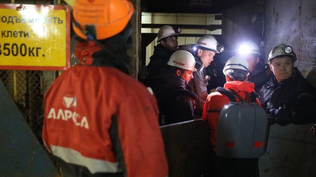 Родственники шахтеров, пропавших после аварии на руднике в Якутии, считают, что они живы