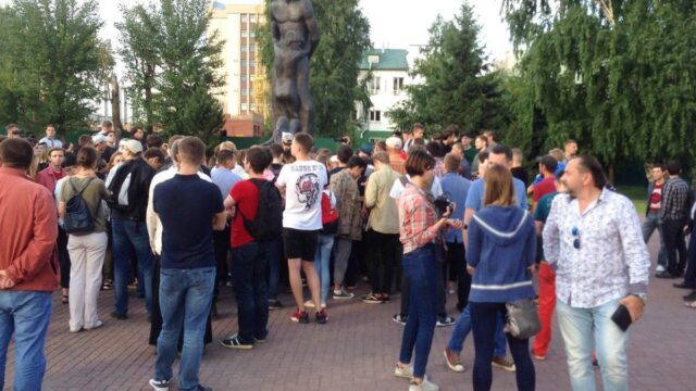 В Барнауле сотни человек вышли на митинг в поддержку Марии Мотузной и Даниила Маркина