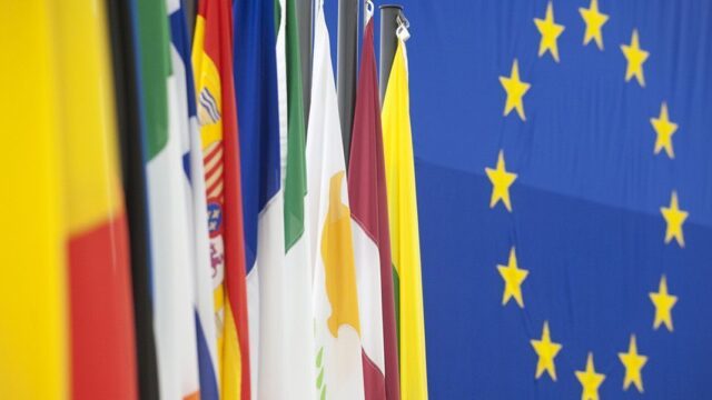 Еврокомиссия рекомендовала странам ЕС отменить «золотые паспорта» для россиян