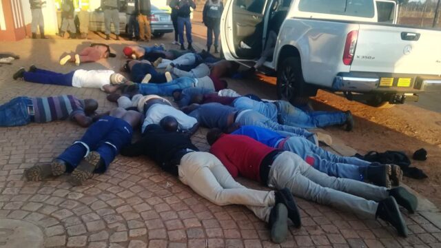 В столице ЮАР неизвестные попытались захватить заложников, есть погибшие