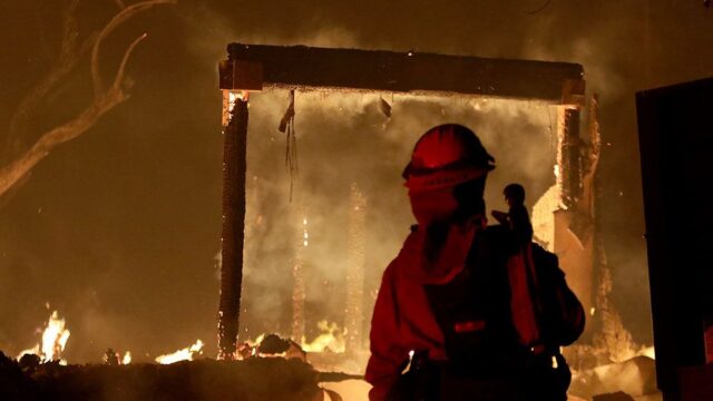 В Санта-Барбаре в Калифорнии возобновили эвакуацию из-за пожаров