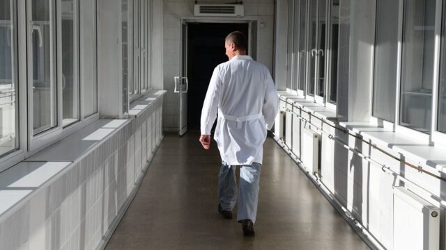 Санитар из Нижней Саксонии в суде признался в убийстве 100 пациентов