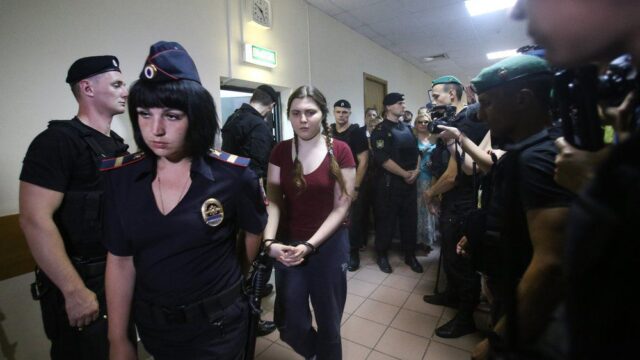 Дело «Нового величия». Почему суд оставил в СИЗО 18-летнюю Анну Павликову