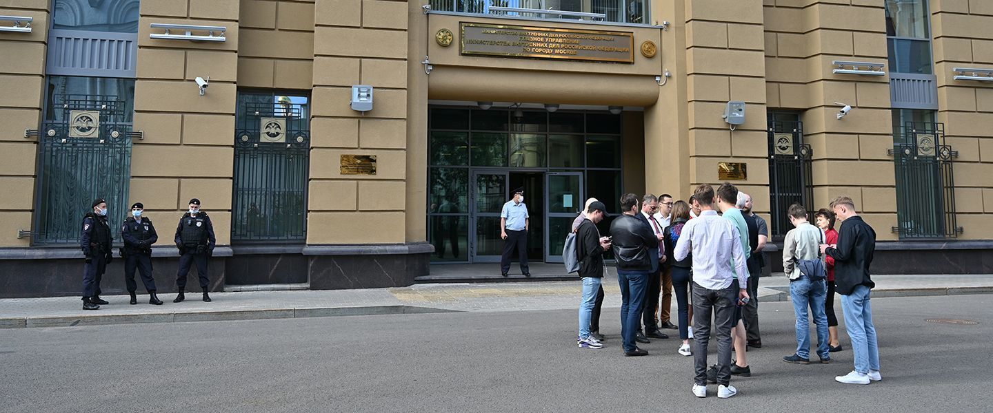 Дмитрия Гудкова отпустили из ИВС. Ему не стали избирать меру пресечения