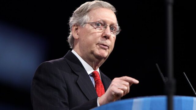 Лидер республиканского большинства в Сенате заблокировал законопроекты по прекращению шатдауна