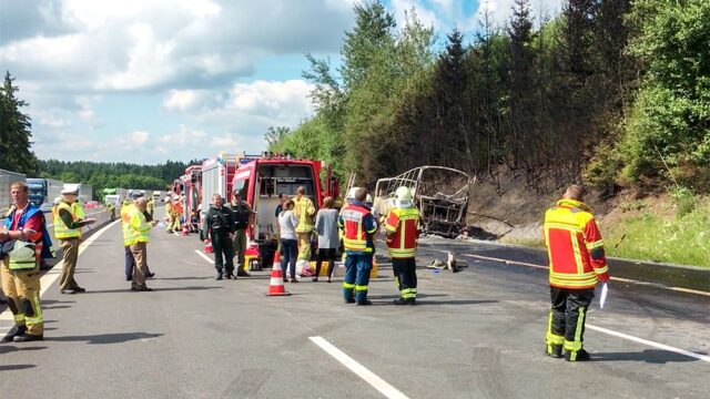 В Баварии сгорел туристический автобус, 17 человек пропали без вести