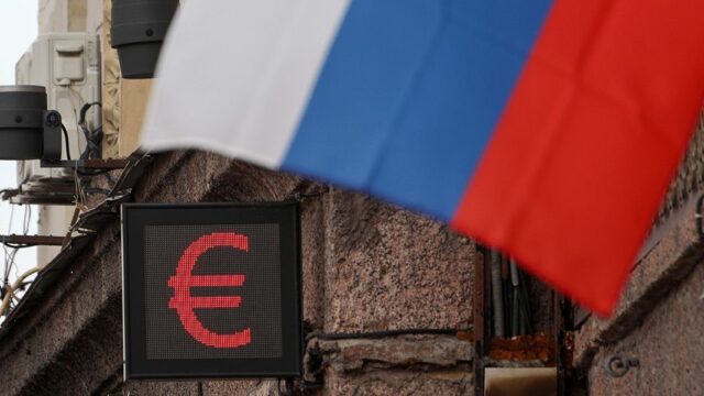 Курс евро опустился до 78 рублей впервые с лета 2020 года