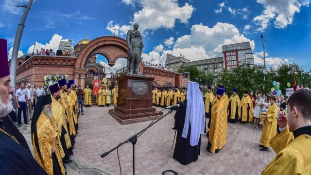 В Новосибирске сталинисты потребовали снести памятник Николаю II