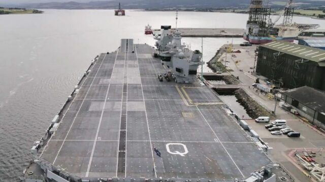 Фотограф незаметно посадил беспилотник на самый большой корабль британского флота