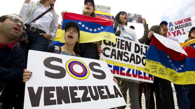 Reuters: США поддерживают прямые контакты с военными Венесуэлы