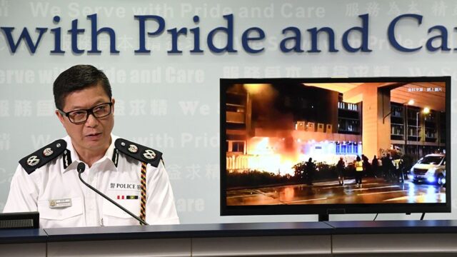 Госсовет Китая назначил нового главу полиции Гонконга на фоне протестов