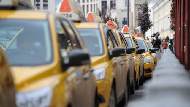 Хабаровского таксиста, который заставил пассажиров умыться зеленкой, оштрафуют