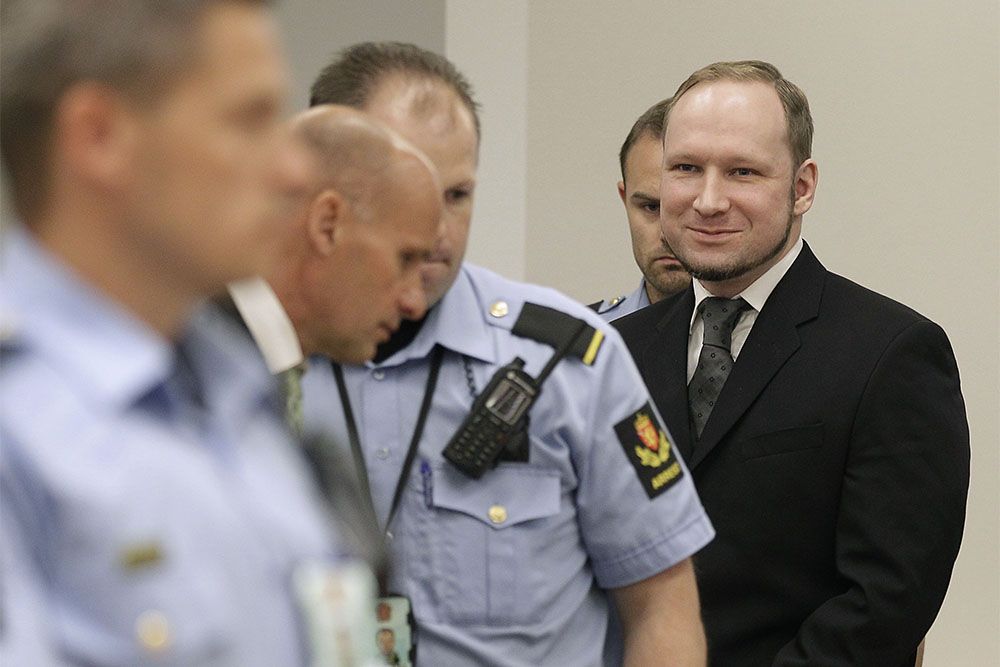 Норвежский террорист Андерс Брейвик попросил о досрочном освобождении