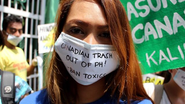 Филиппины отозвали посла из Канады из-за невывезенного мусора
