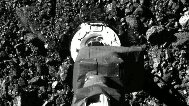 Аппарат NASA просыпал образцы грунта с астероида Бенну