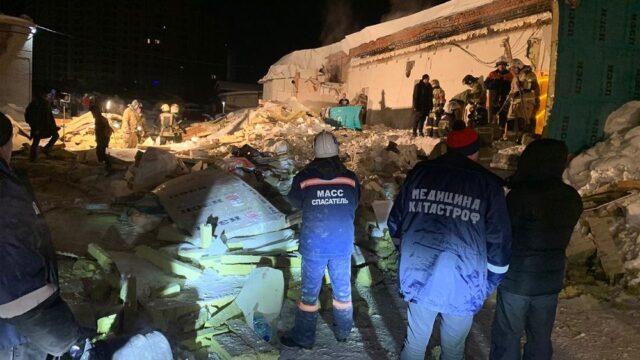 В Новосибирске обрушилась крыша кафе, один человек погиб
