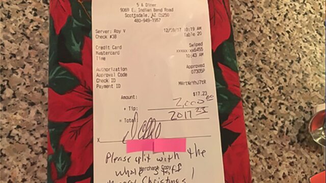 Посетитель ресторана в Аризоне оставил $2 тысячи чаевых
