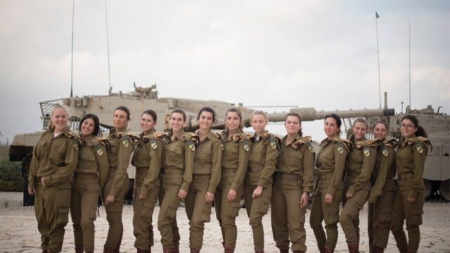 В израильской армии подготовили первых танкисток