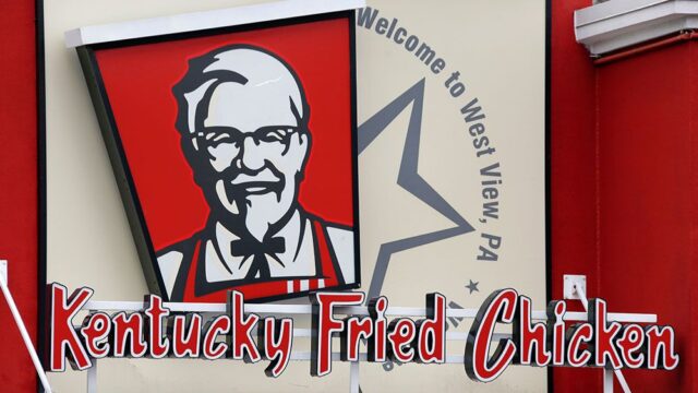 KFC удалил рекламу с куриной ножкой после обвинений в расизме