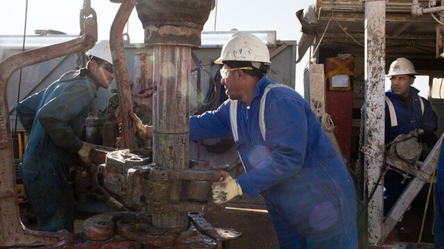 Кувейт и Ирак снизили цену на нефть вслед за Саудовской Аравией