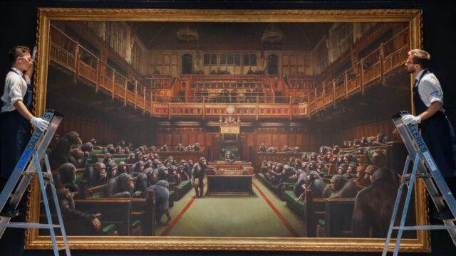 Картину Бэнкси продали на аукционе в Лондоне почти за £10 млн