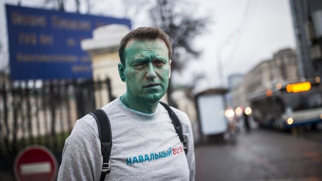 Полиция приостановила расследование нападения на Навального в Москве