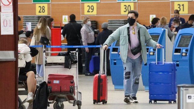 Голикова: граждане выезжают за границу в пандемию на свой риск