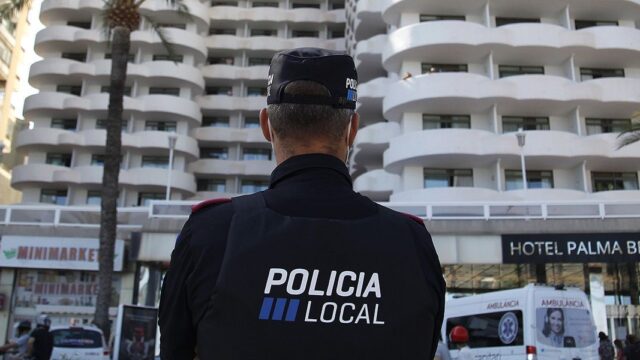 Почти 200 школьников отпустили с карантина в отеле на острове в Испании