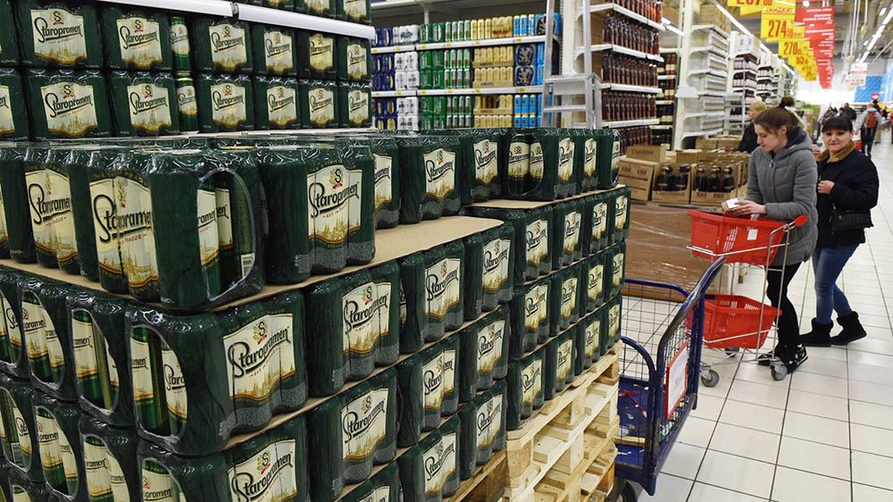 Ъ: Минпромторг России предложил продавать по ночам пиво в банках, чтобы помочь подсанкционным производителям алюминия