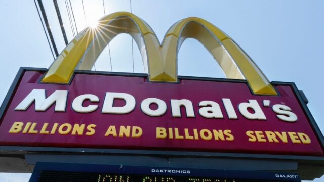 Несколько ресторанов McDonald’s в Индонезии временно закрыли. Все из-за BTS