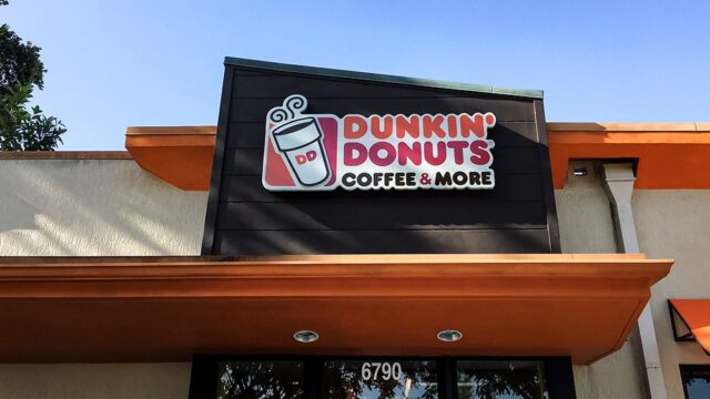 Dunkin Donuts уберет из своего названия слово Donuts