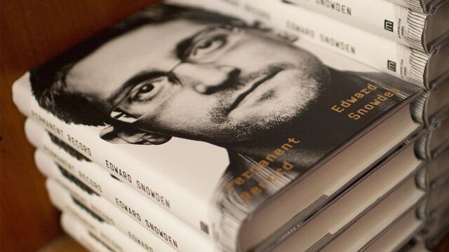 Сноуден выплатит властям США $5 млн с гонораров за книги и выступления