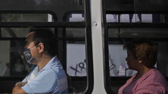 В Индии арестовали пассажира автобуса, у которого сильно пахли носки
