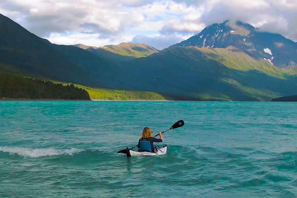 На RTVI выходит документальный фильм Лизы Горошниковой «Аляска. Восемь историй любви»