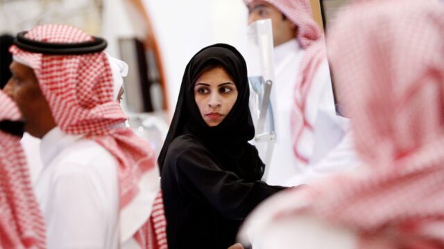 Саудовская Аравия упростит дресс-код для иностранных туристок и разрешит им приезжать без сопровождения мужчины