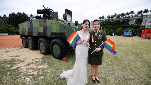 Тайваньские военные заключили первые однополые браки